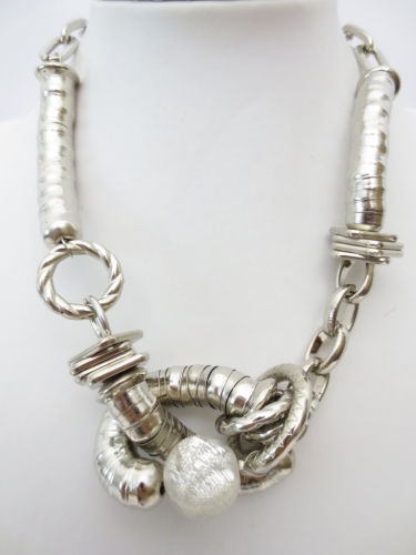 one knot metal necklace 