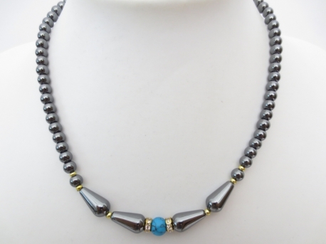neckalce with one blue bead 