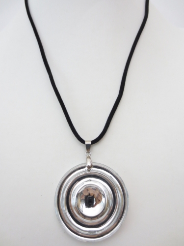 crystal round pendant necklace with circles transparant and silver