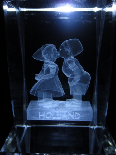 3D Kissing couple with Holland