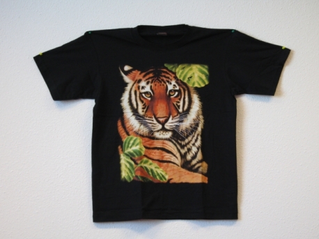 T-shirt tiger with leafs
