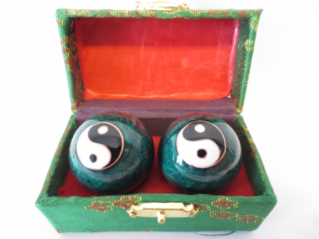 Massage balls green with Yin Yang 