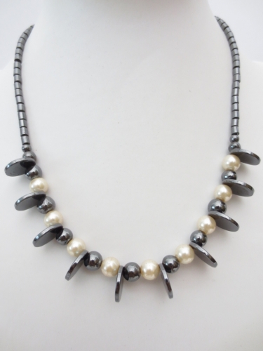 white-black balls necklace