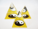 Crystal pyramide ying yang yellow 5x5