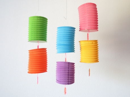 Colored lantern set
