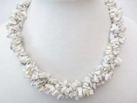 Middle stone necklace howlite with pearls