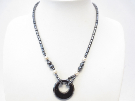 Hematite necklace with pearl